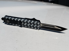 Load image into Gallery viewer, Templar Knife Concept Edition - Black & White Woven Pattern