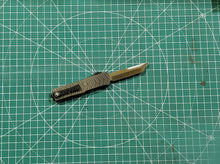 Load image into Gallery viewer, Premium Lightweight Small Speckled Herringbone with Powder D2 Silver Tanto