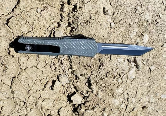 Lightweight Carbon Fiber - CobraTec Knives