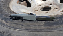 Load image into Gallery viewer, Templar Knife Concept Edition - Gloss Diamond Plate