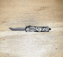 Load image into Gallery viewer, Templar Knife Concept- Skull and Roses Damascus