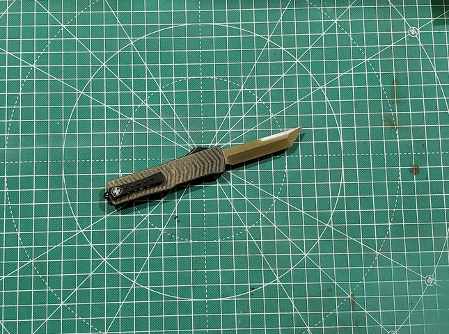 Premium Lightweight Small Speckled Herringbone with Powder D2 Silver Tanto