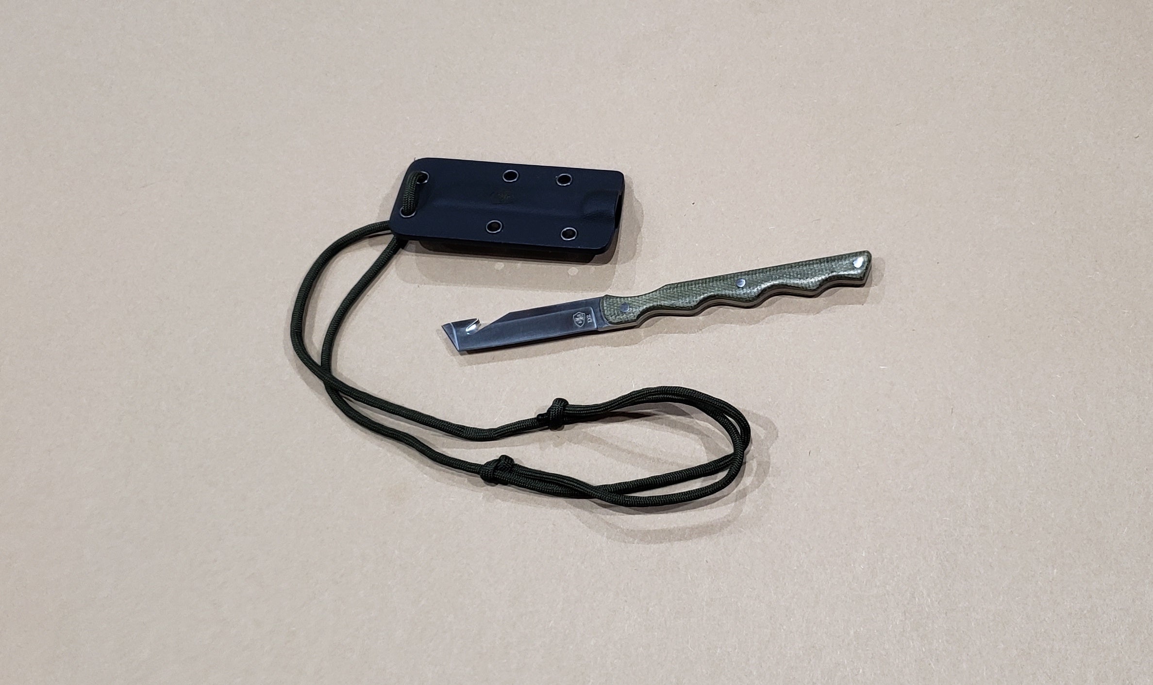 Z (Madness) Original Green Neck Knife
