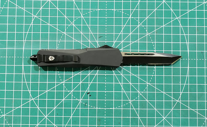 Z (RT) Large Gen I Black Rubber Tanto Serrated Black